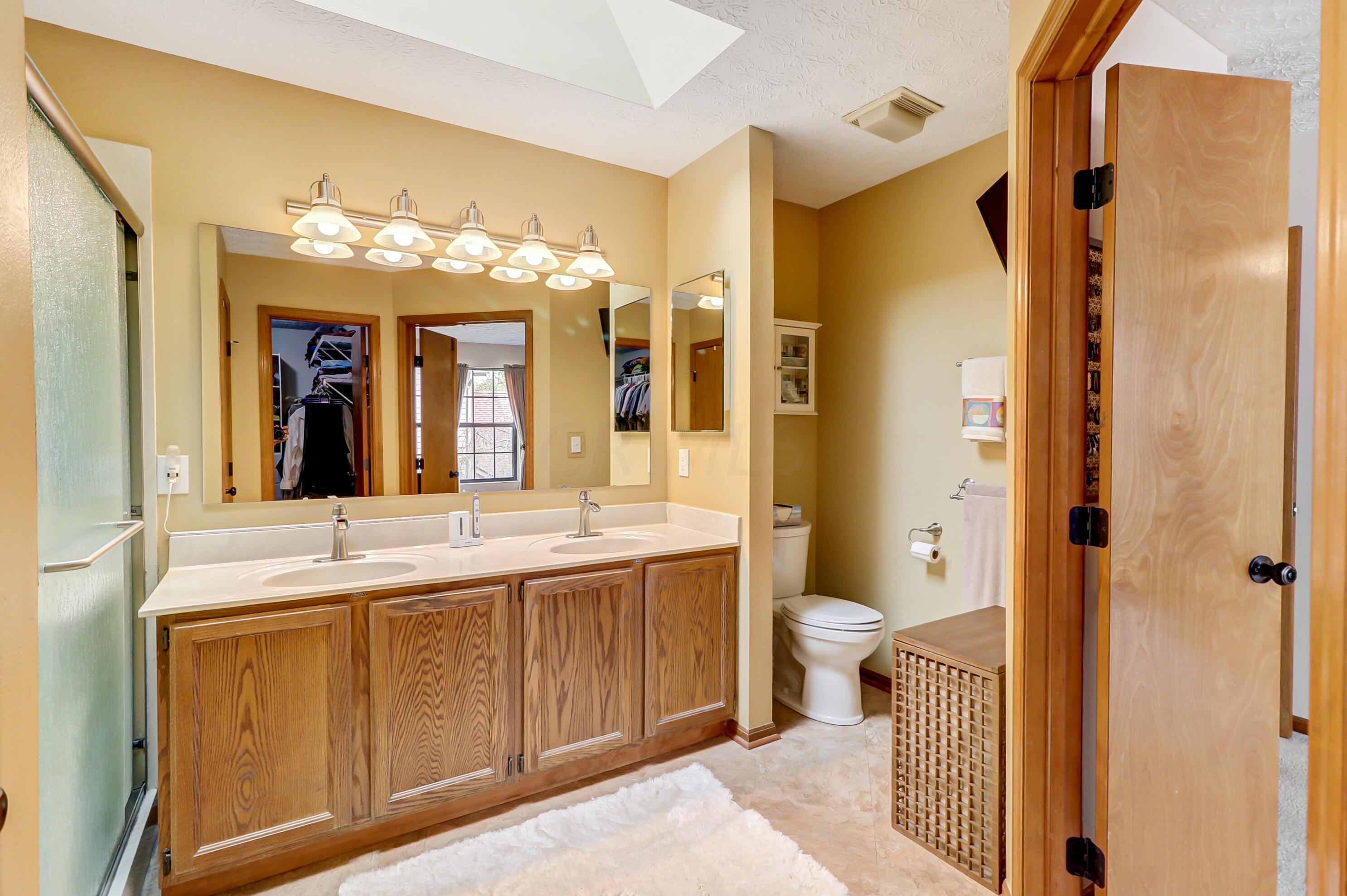2376 Willis Road Dublin, OH 43016 - Photo 24 of 40 Primary Bathroom
