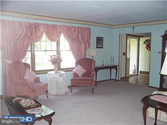 278 Conrow Road Delran, NJ 08057 - Photo 3 of 7 Living Room