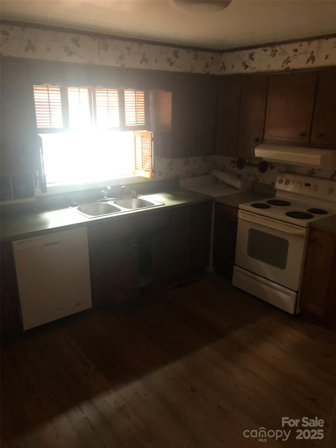 1575 Highway 220 Biscoe, NC 27209 - Photo 4 of 17 a kitchen with granite countertop a stove and a microwave