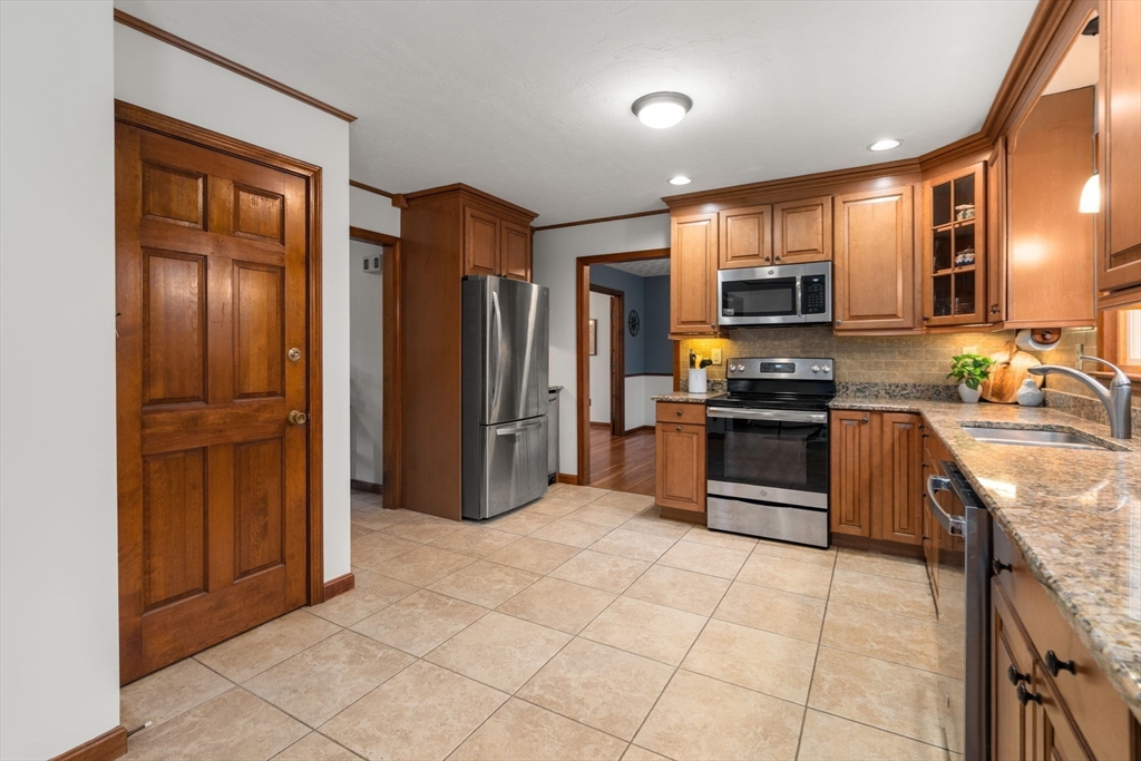 5 Woodside Circle Sturbridge, MA 01566 - Photo 14 of 39