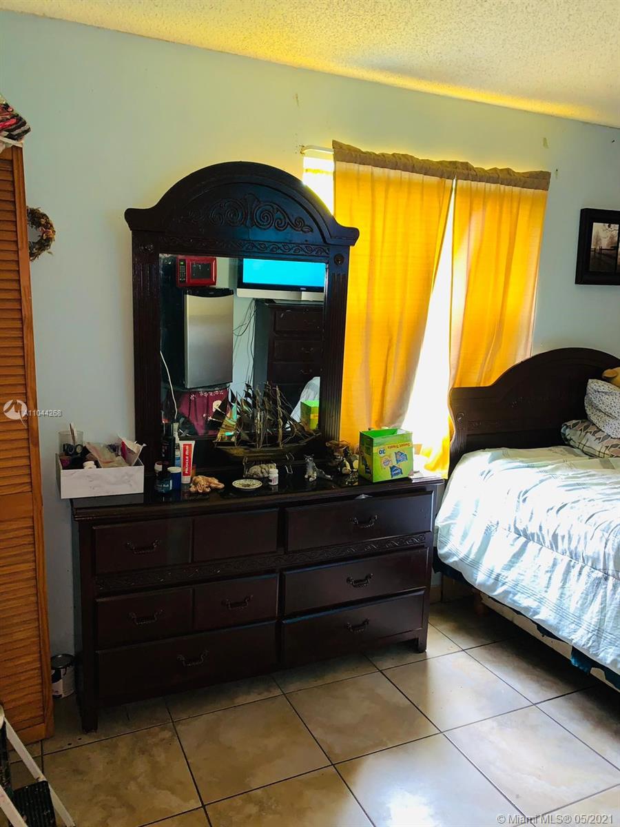 175 Southwest 16th Terrace Homestead, FL 33030 - Photo 11 of 25 Gallery Image 11