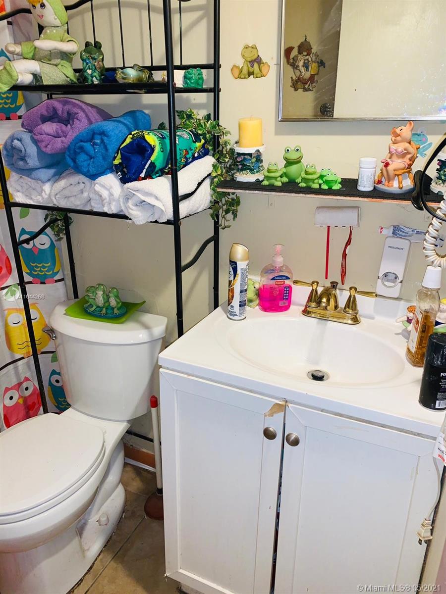 175 Southwest 16th Terrace Homestead, FL 33030 - Photo 6 of 25 Gallery Image 6