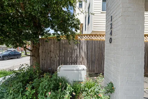 $845,000 | 1240 West Bell Street, Houston, TX 77019