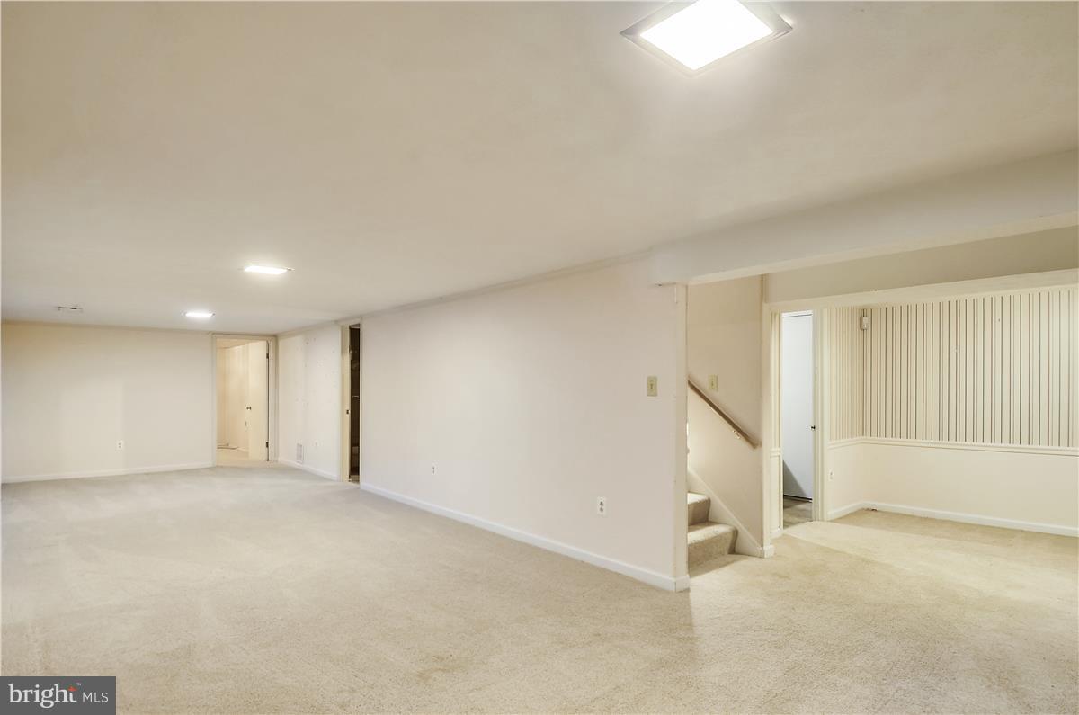 22709 Frederick Road Clarksburg, MD 20871 - Photo 11 of 18 Large family room