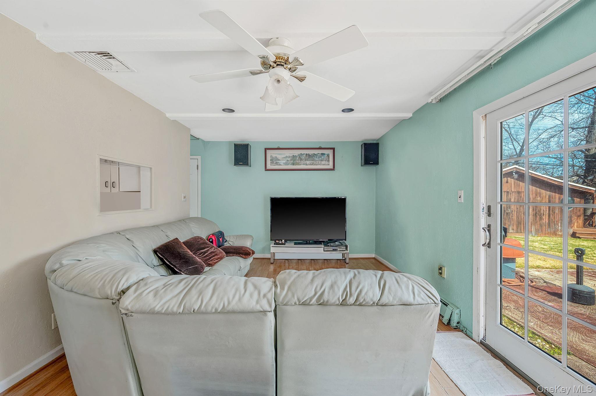 61 Southgate Road Valley Stream, NY 11581 - Photo 13 of 47