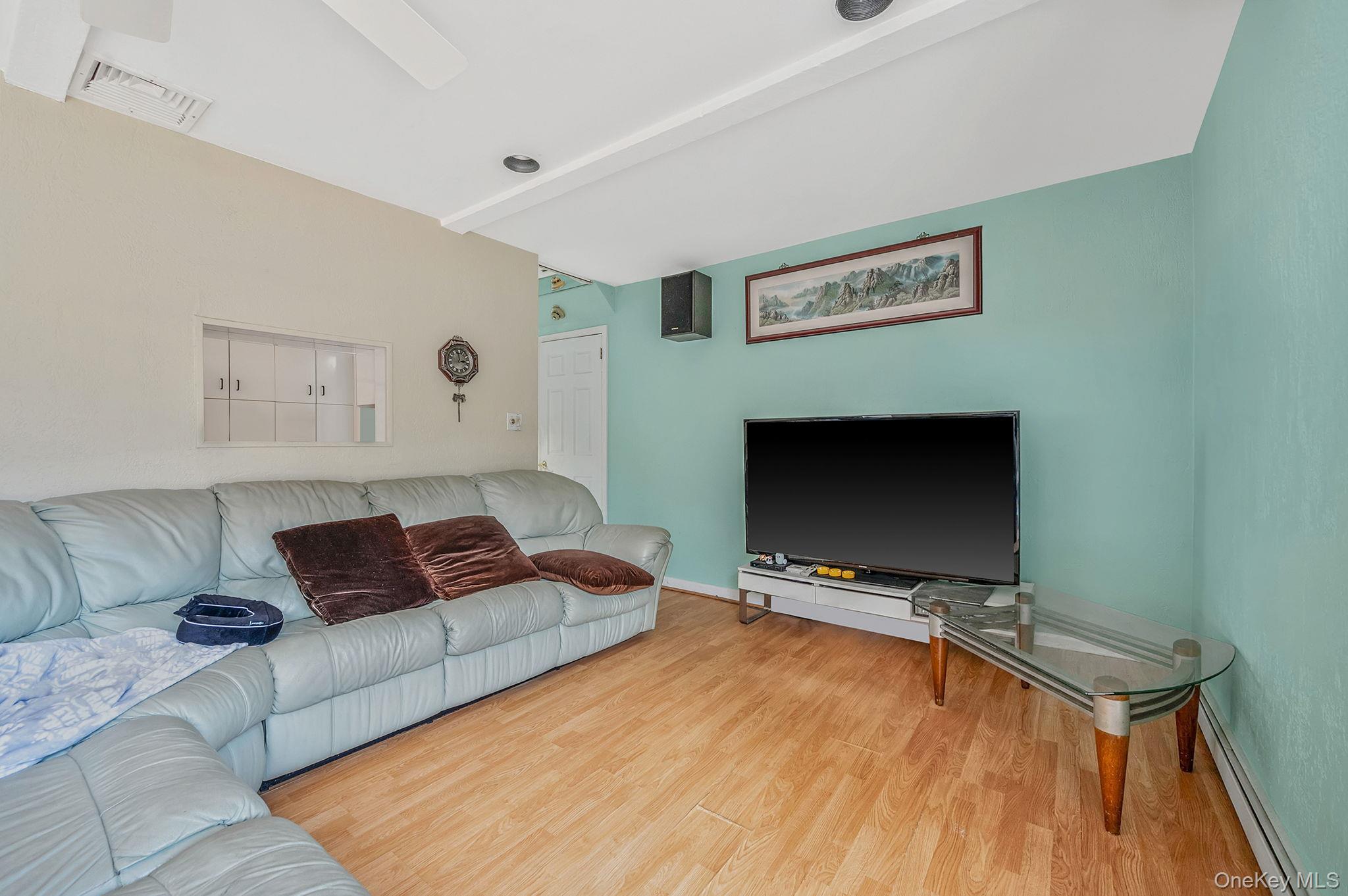 61 Southgate Road Valley Stream, NY 11581 - Photo 14 of 47