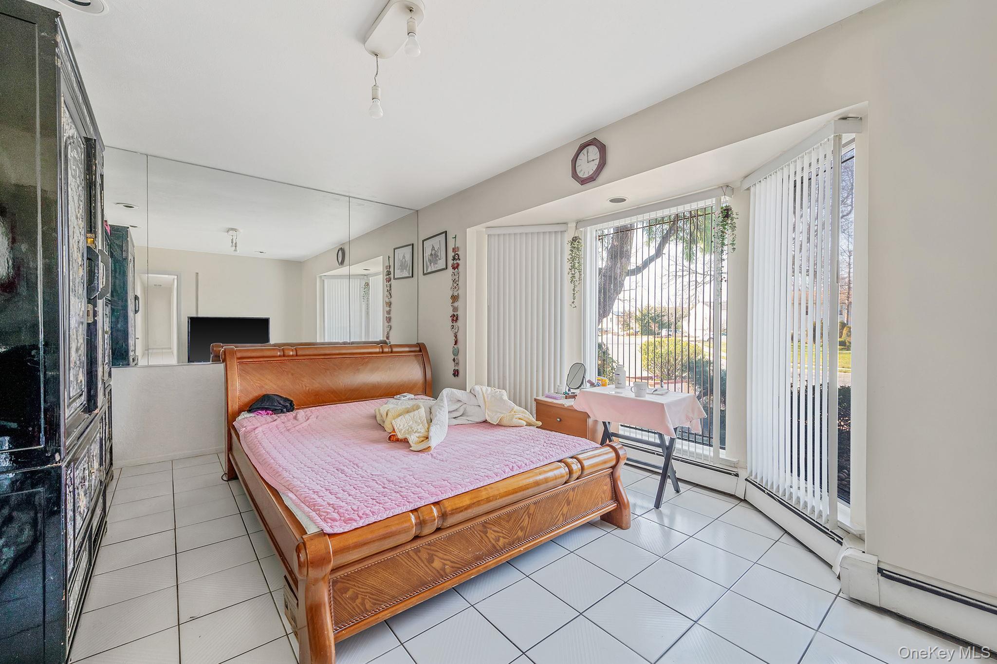 61 Southgate Road Valley Stream, NY 11581 - Photo 16 of 47