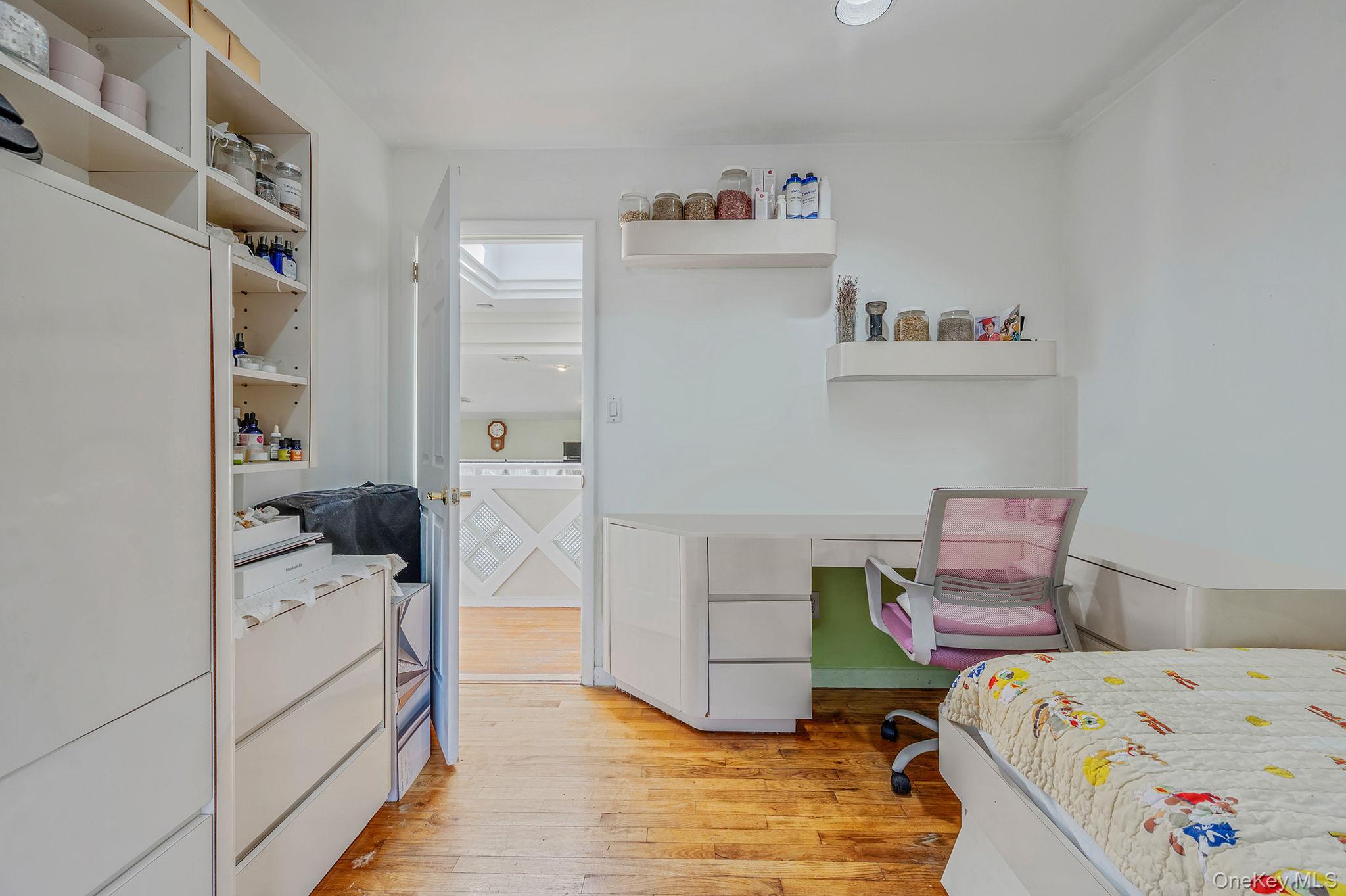 61 Southgate Road Valley Stream, NY 11581 - Photo 28 of 47