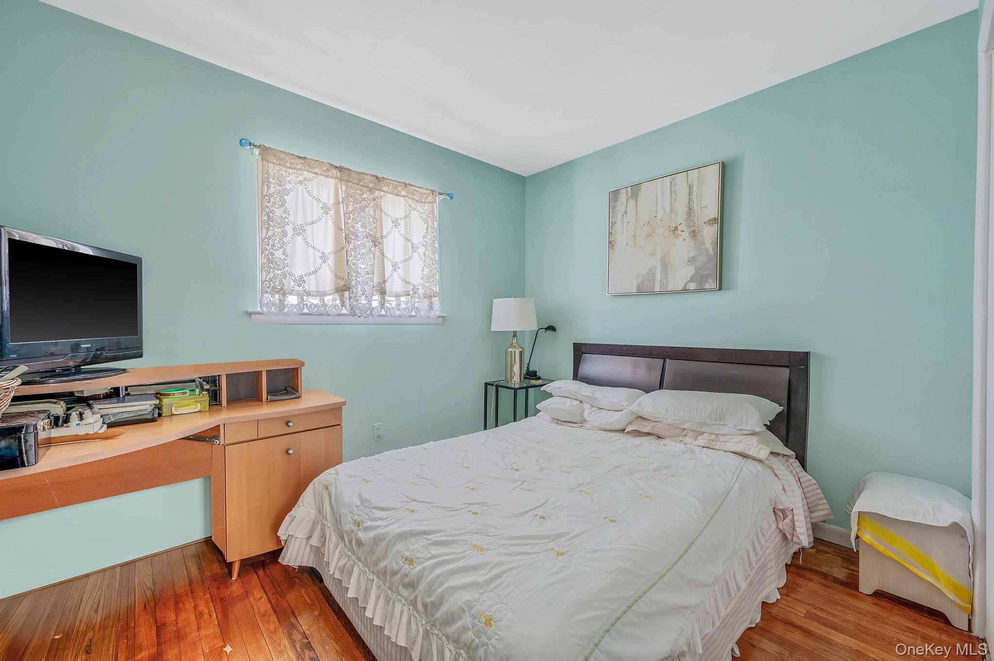 61 Southgate Road Valley Stream, NY 11581 - Photo 29 of 47