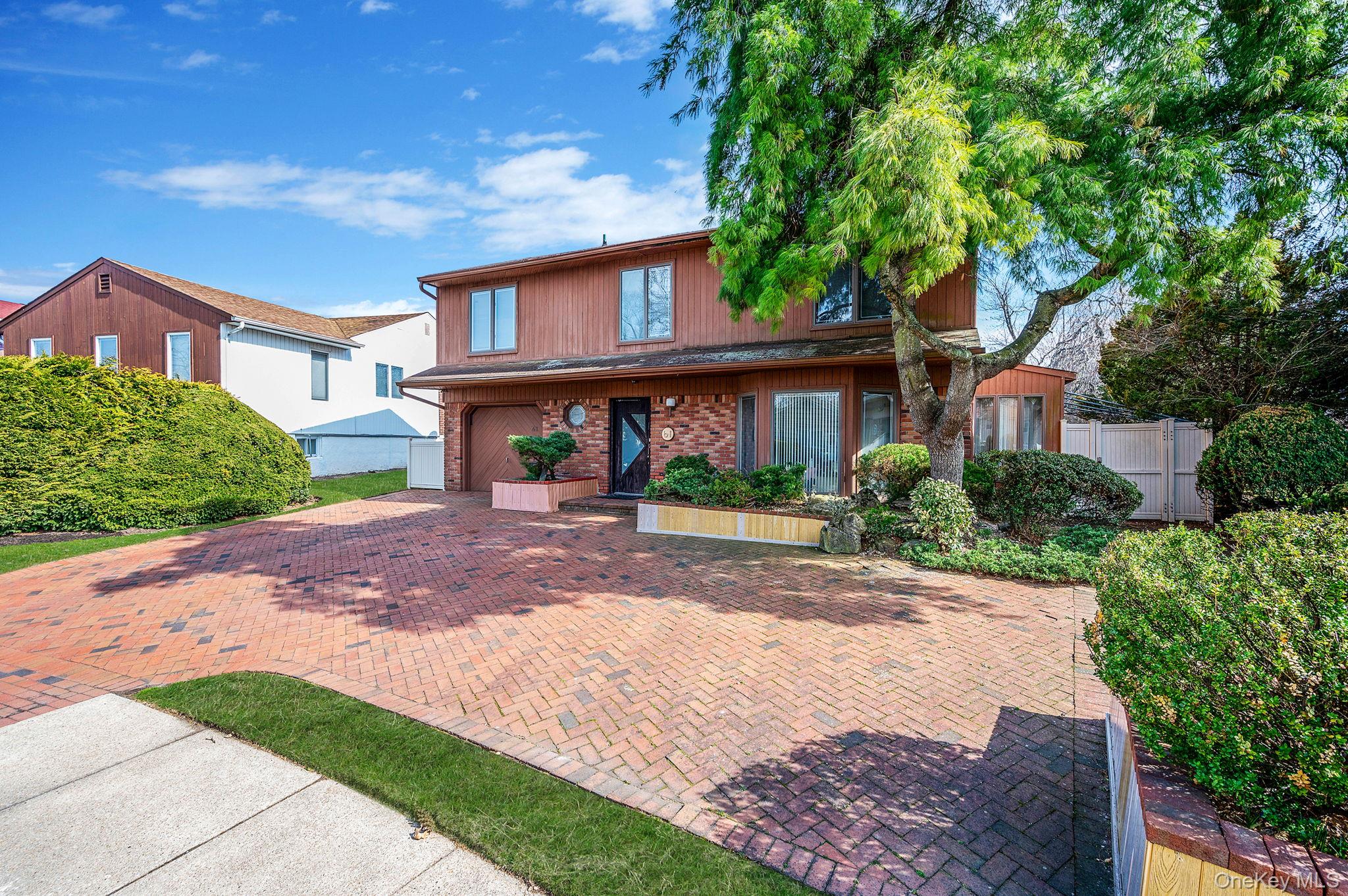 61 Southgate Road Valley Stream, NY 11581 - Photo 3 of 47