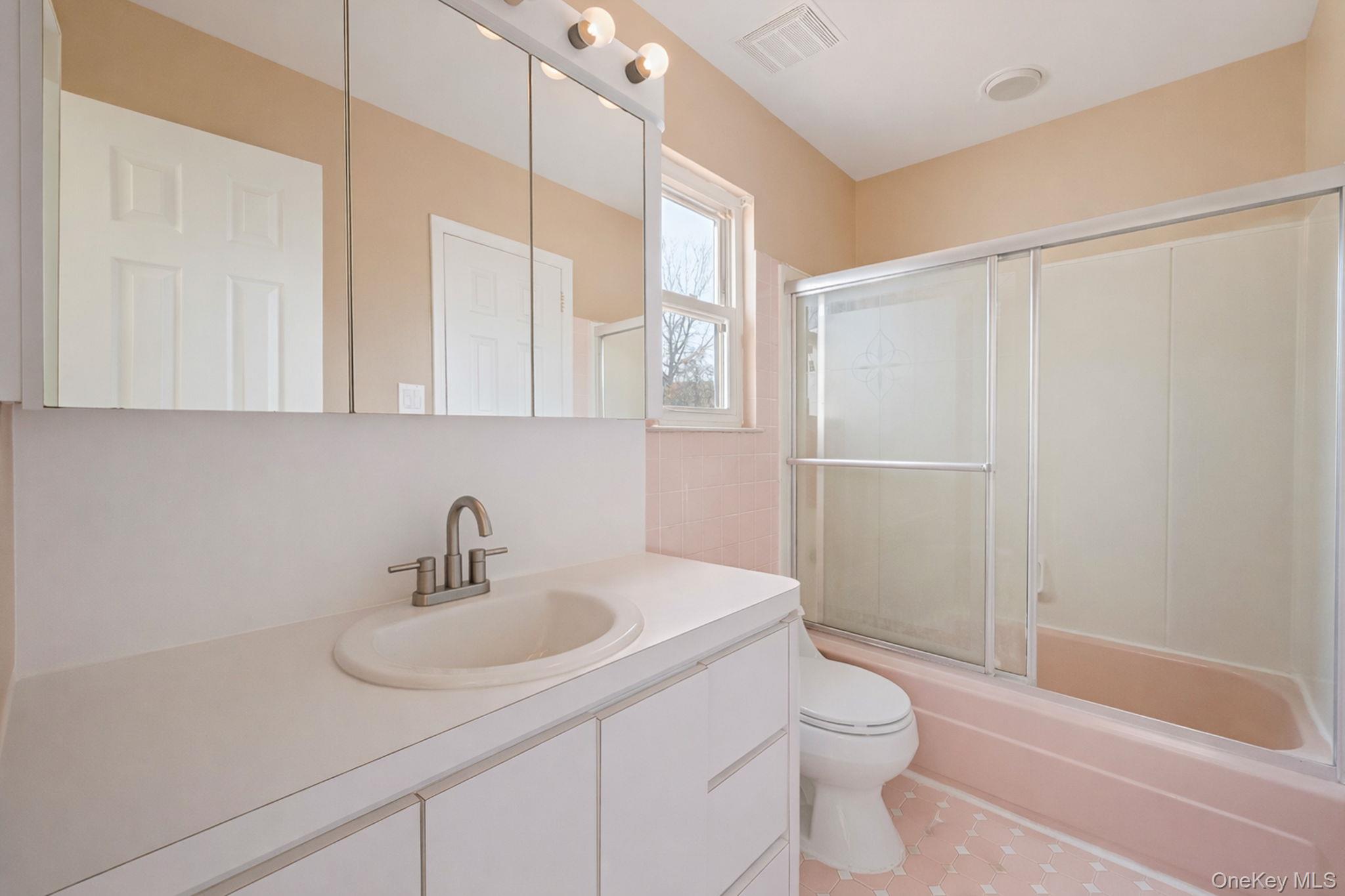 61 Southgate Road Valley Stream, NY 11581 - Photo 31 of 47