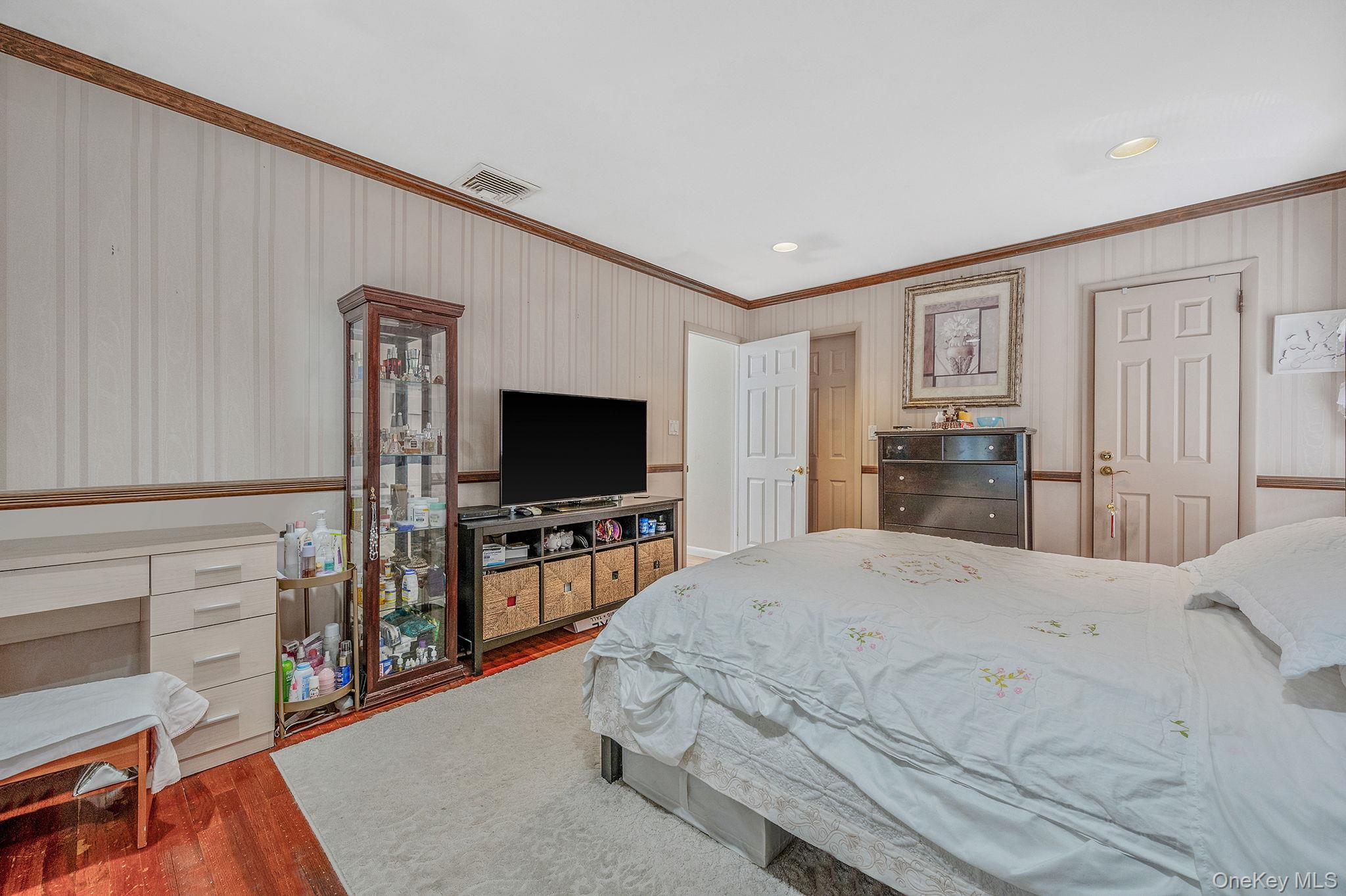 61 Southgate Road Valley Stream, NY 11581 - Photo 33 of 47