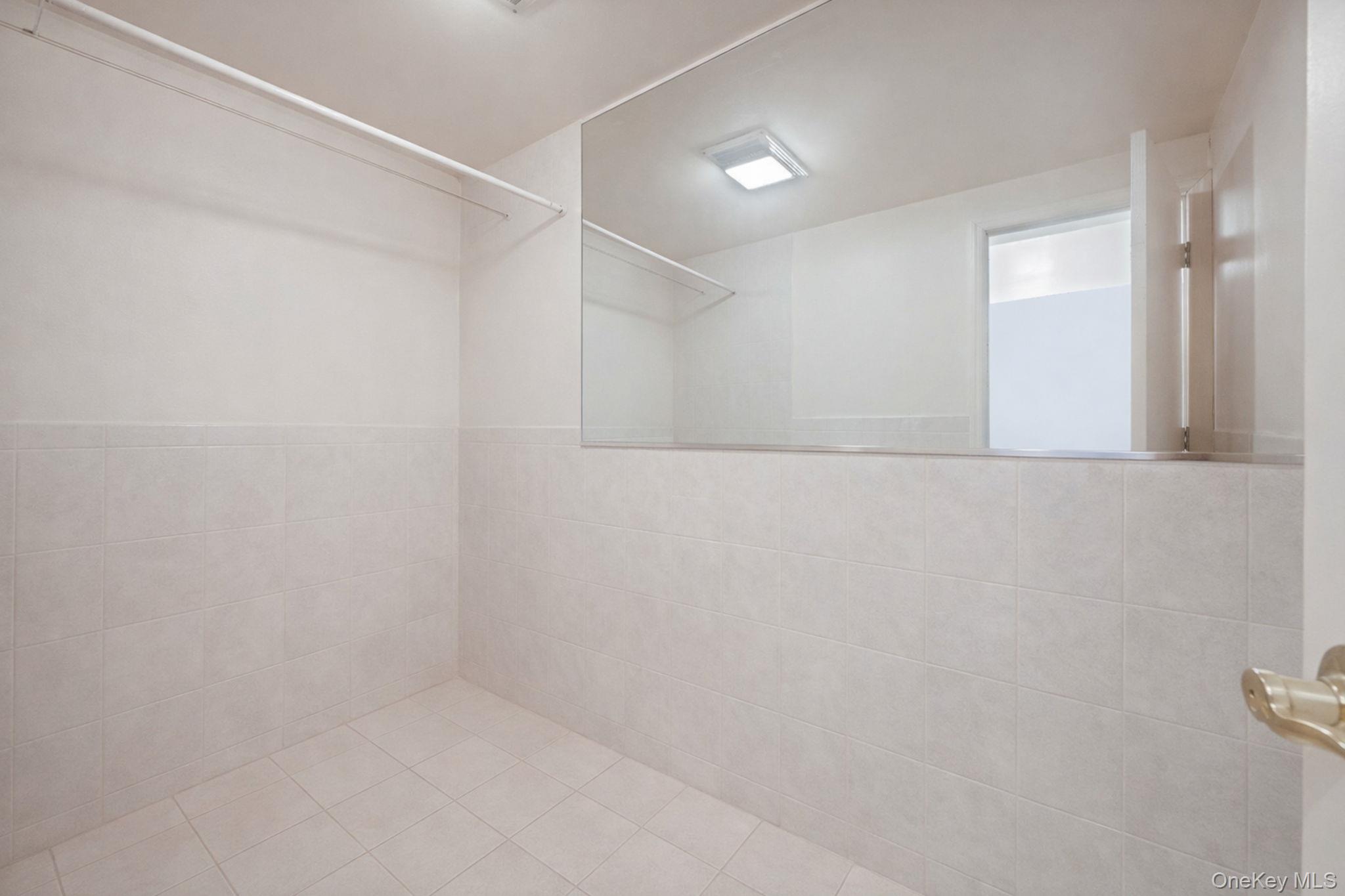 61 Southgate Road Valley Stream, NY 11581 - Photo 34 of 47