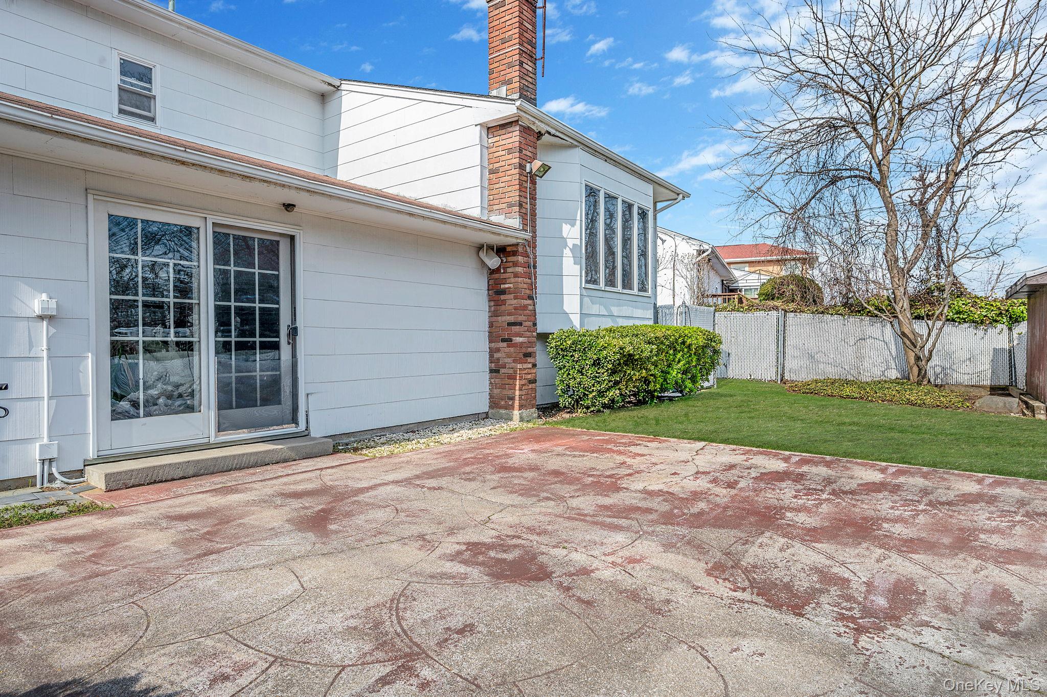 61 Southgate Road Valley Stream, NY 11581 - Photo 37 of 47