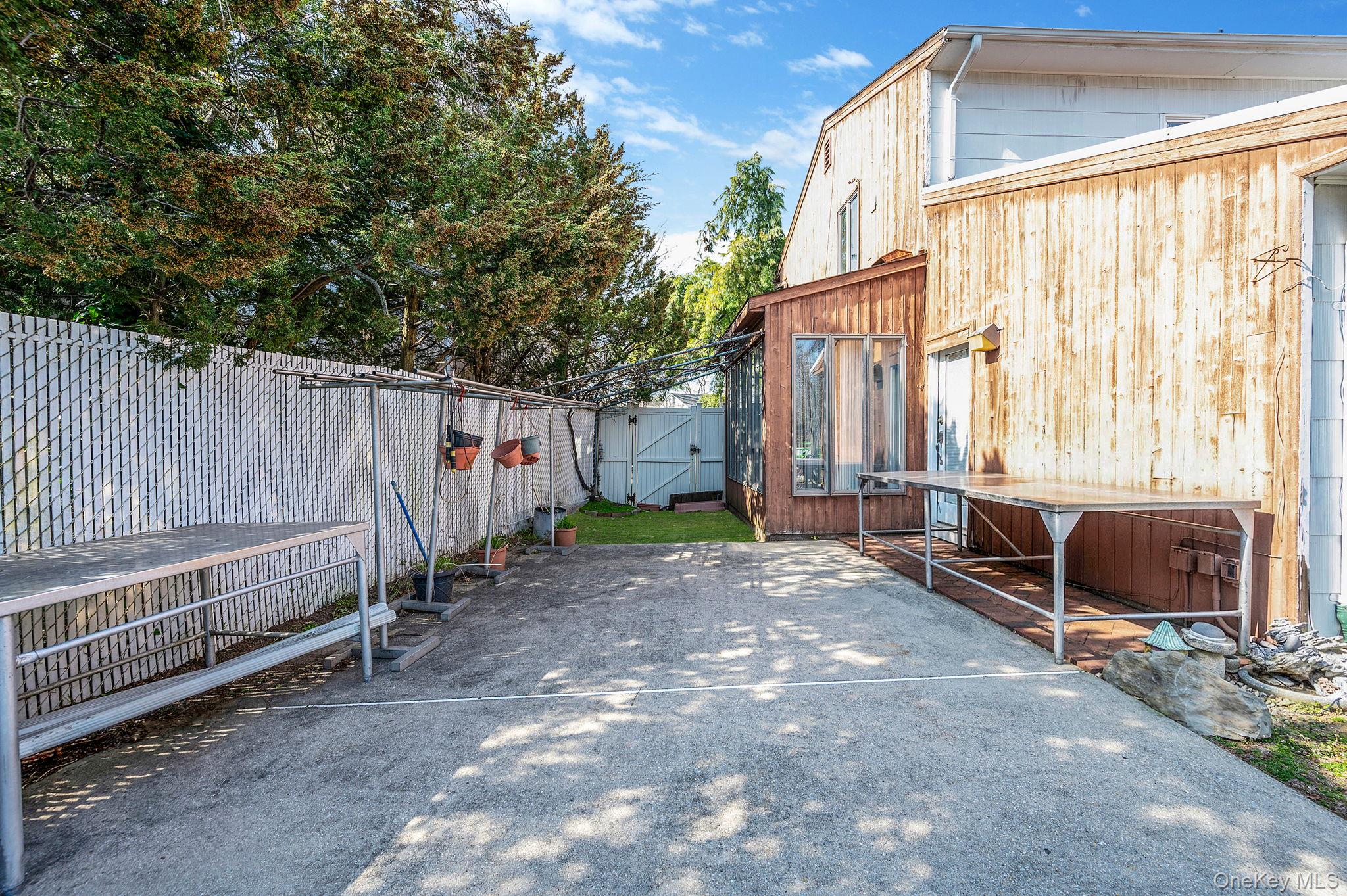 61 Southgate Road Valley Stream, NY 11581 - Photo 39 of 47