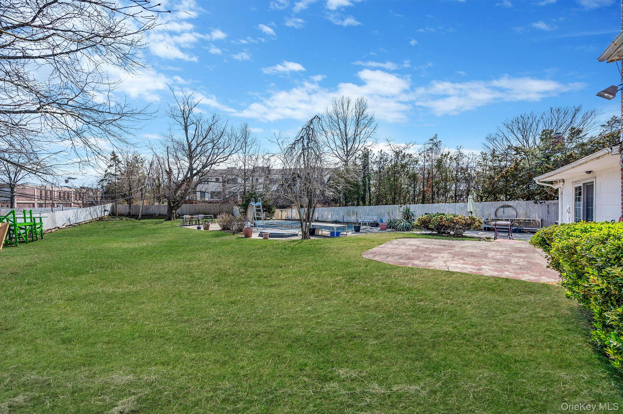 61 Southgate Road Valley Stream, NY 11581 - Photo 40 of 47