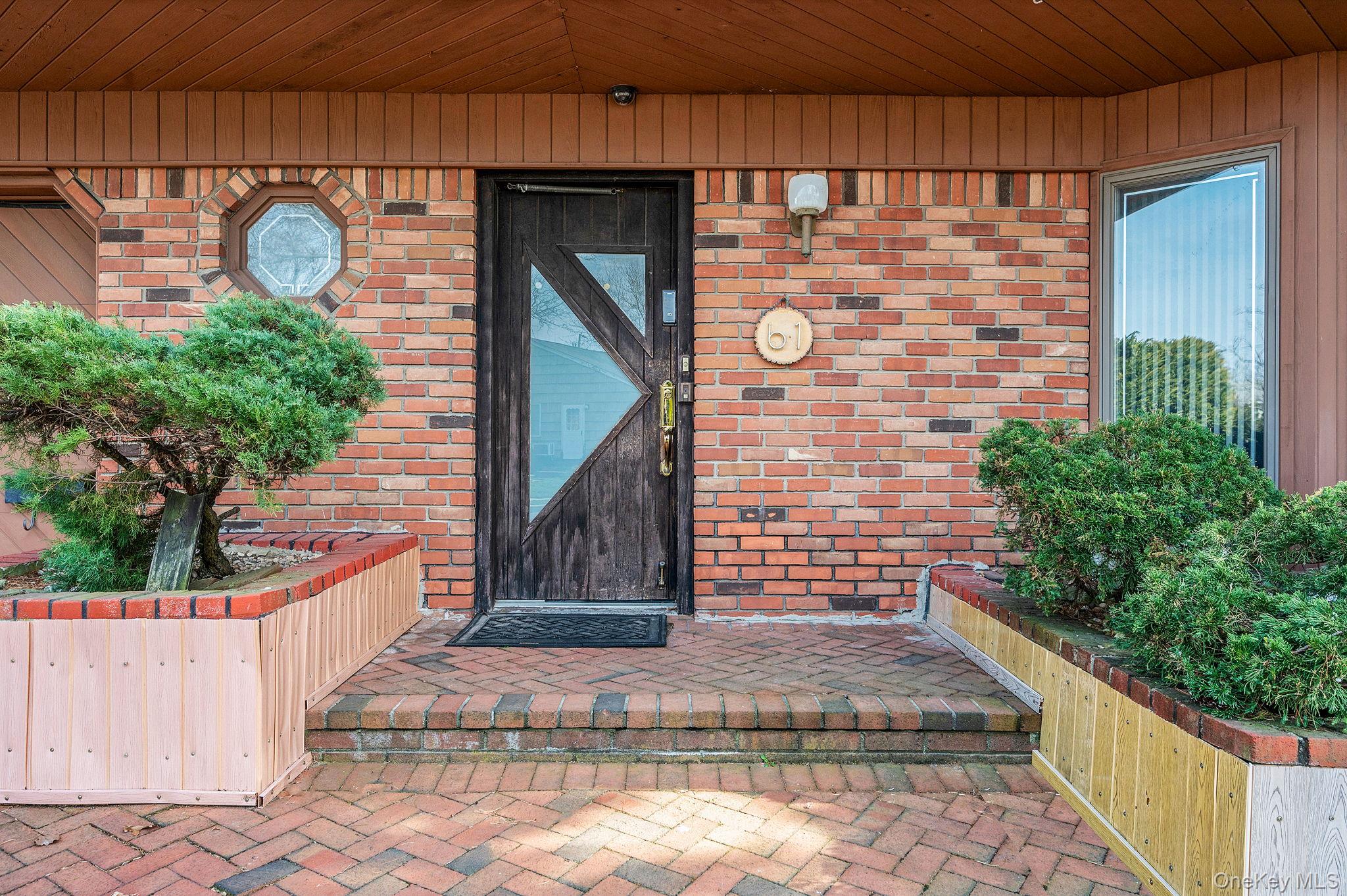 61 Southgate Road Valley Stream, NY 11581 - Photo 4 of 47