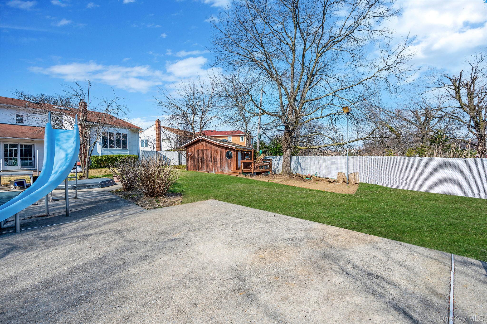 61 Southgate Road Valley Stream, NY 11581 - Photo 41 of 47