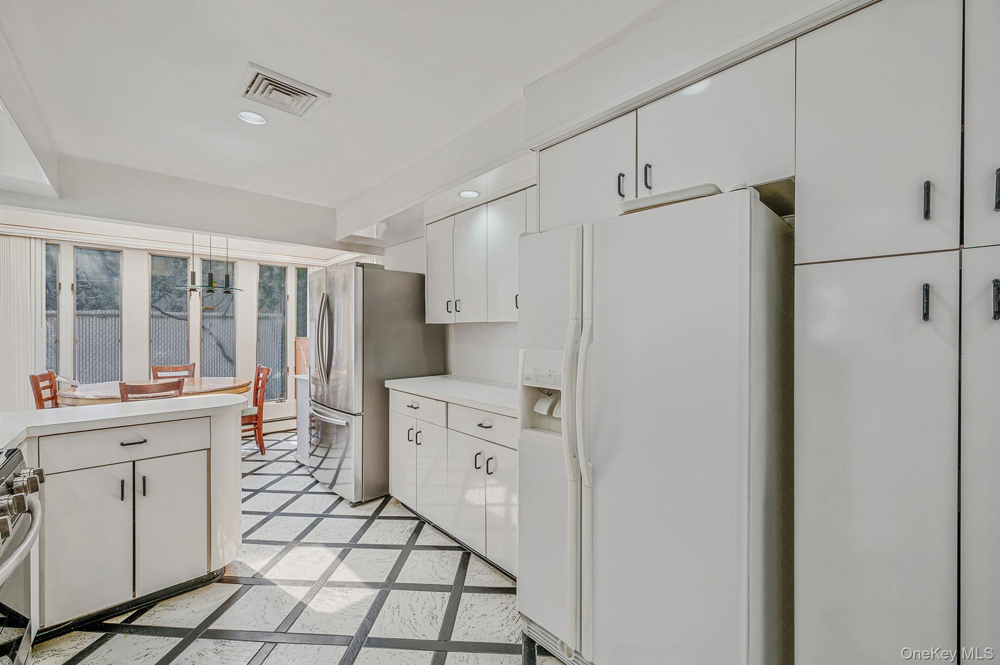 61 Southgate Road Valley Stream, NY 11581 - Photo 8 of 47