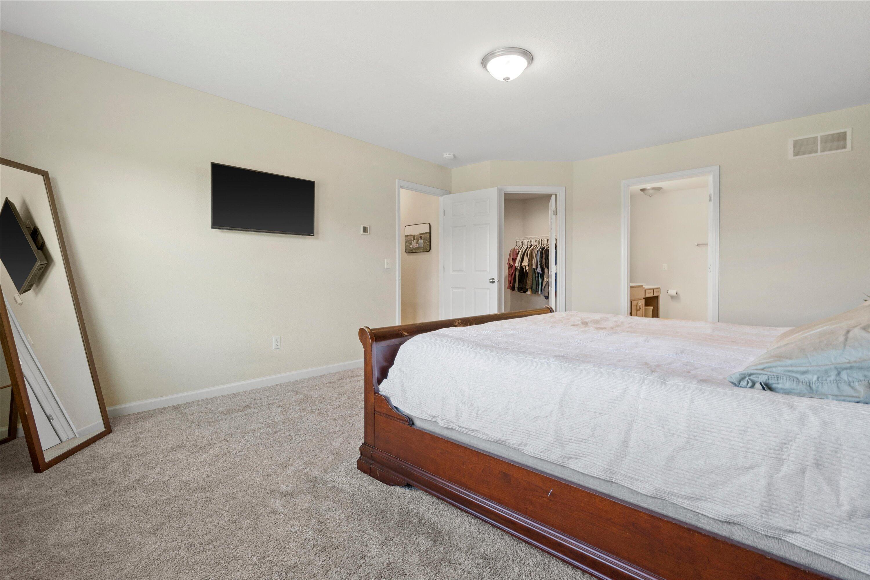 S86-w34804 Knoll Road Eagle, WI 53119 - Photo 23 of 50 Master Bedroom