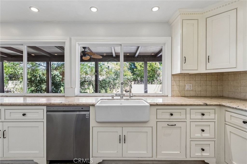 42 Kanan Road Oak Park, CA 91377 - Photo 16 of 69 Gallery Image 16