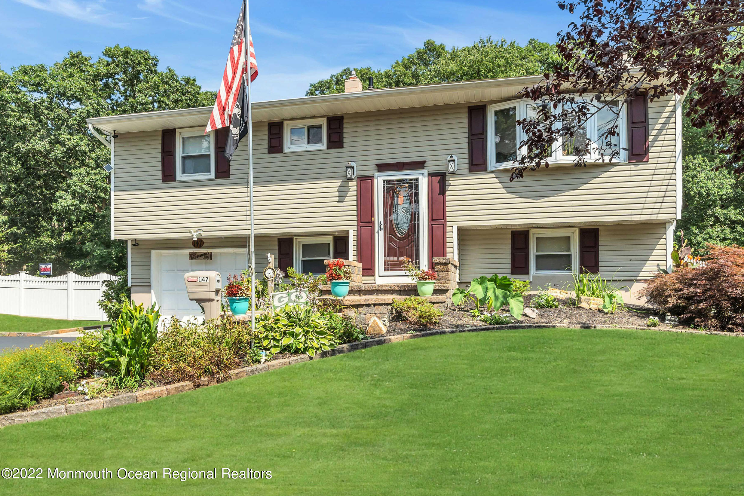 147 Darien Road Howell, NJ 07731 - Photo 3 of 40 1 (3)