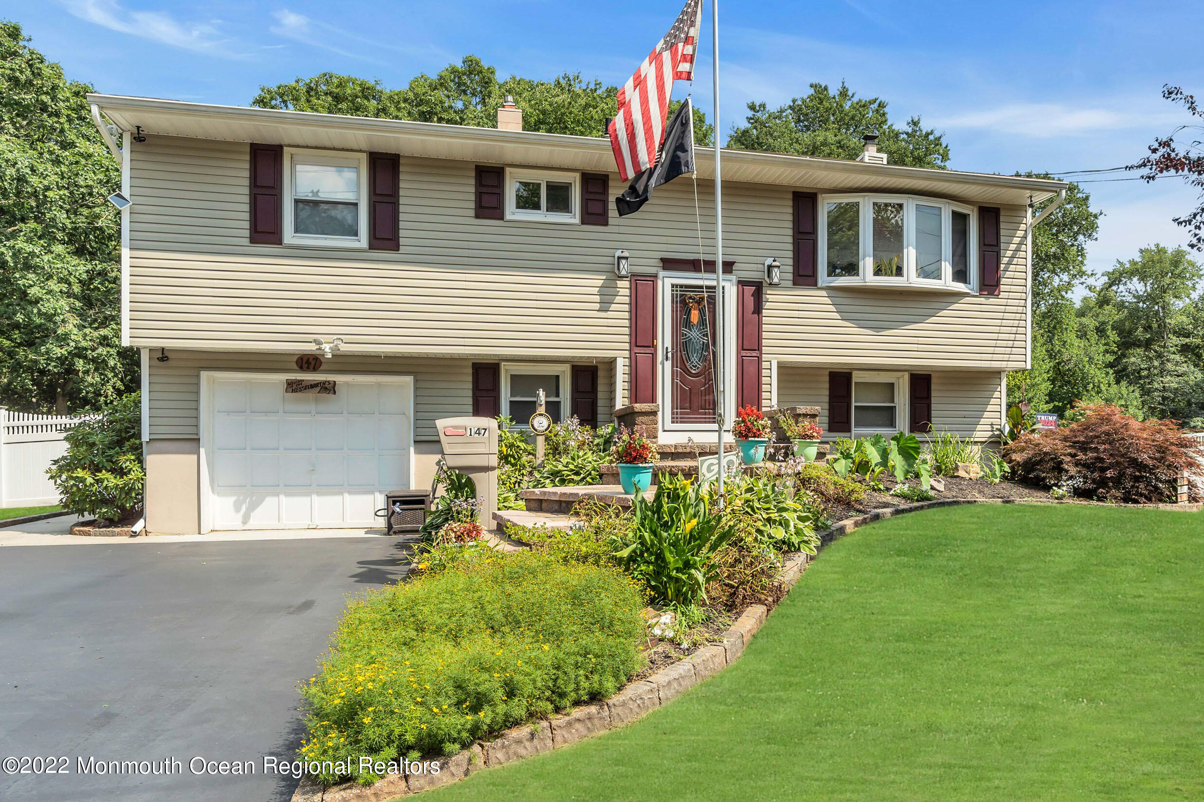 147 Darien Road Howell, NJ 07731 - Photo 5 of 40 1 (5)