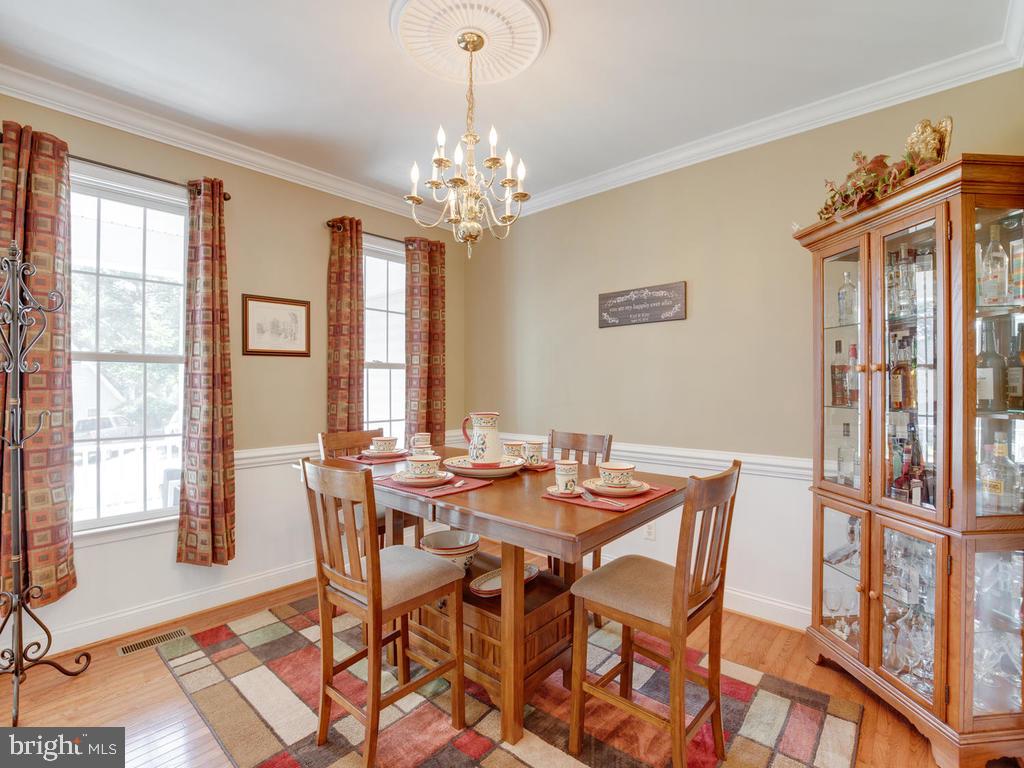 39 Johnson Road Pasadena, MD 21122 - Photo 8 of 41 Dining Area