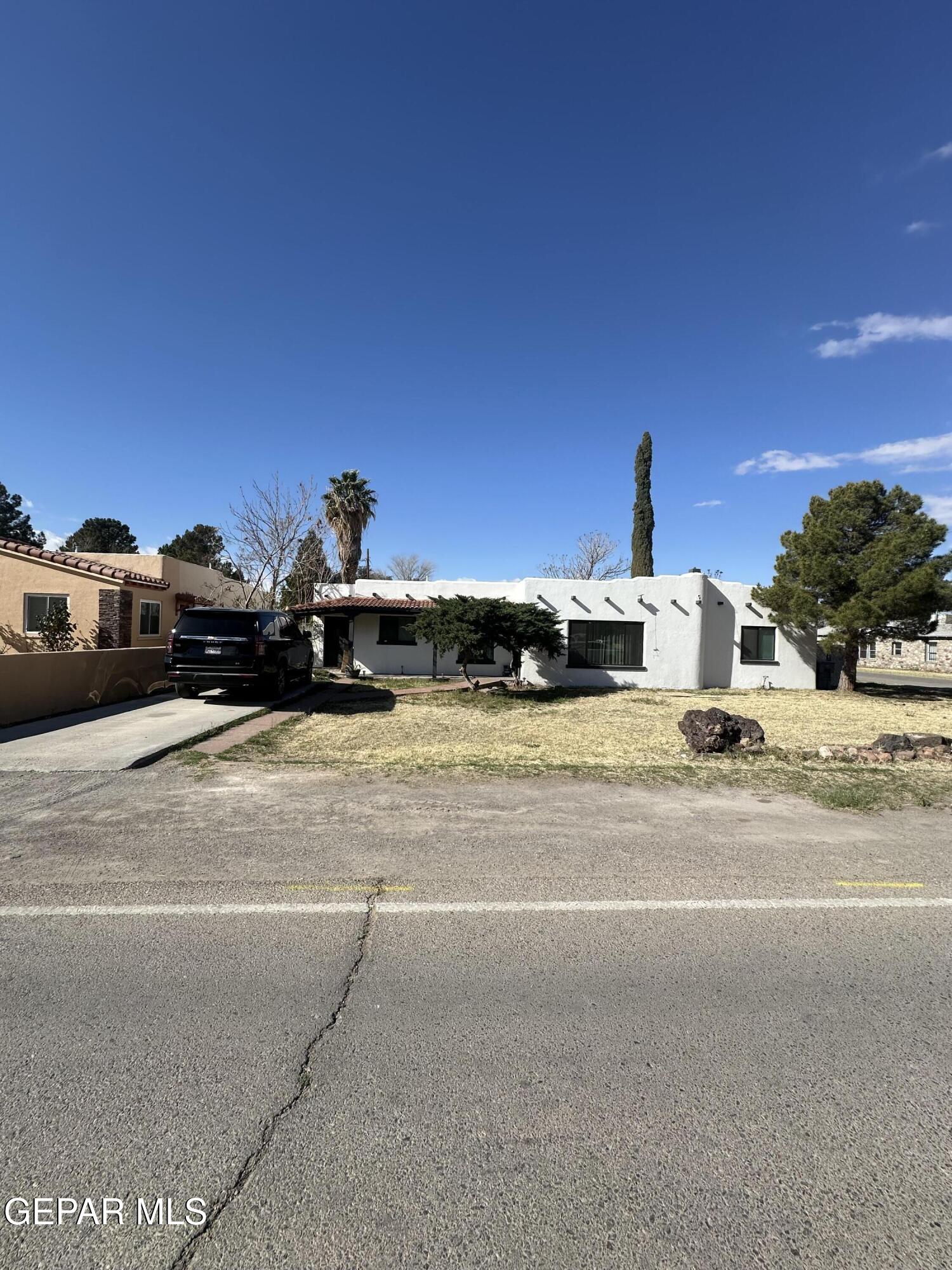 4527 Emory Road El Paso, TX 79922 - Photo 2 of 24 IMG_3006