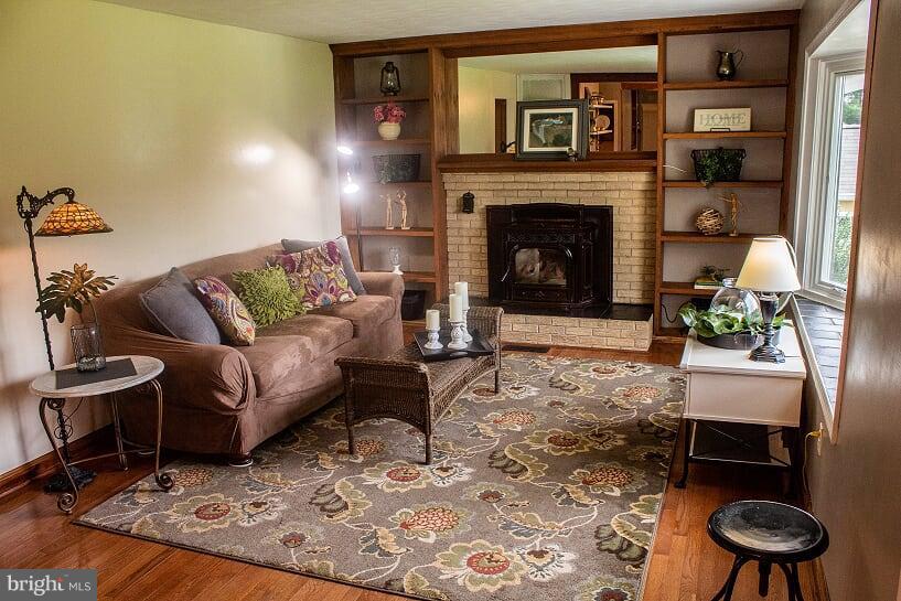 11616 Lucasville Road Manassas, VA 20112 - Photo 4 of 22 Living Room