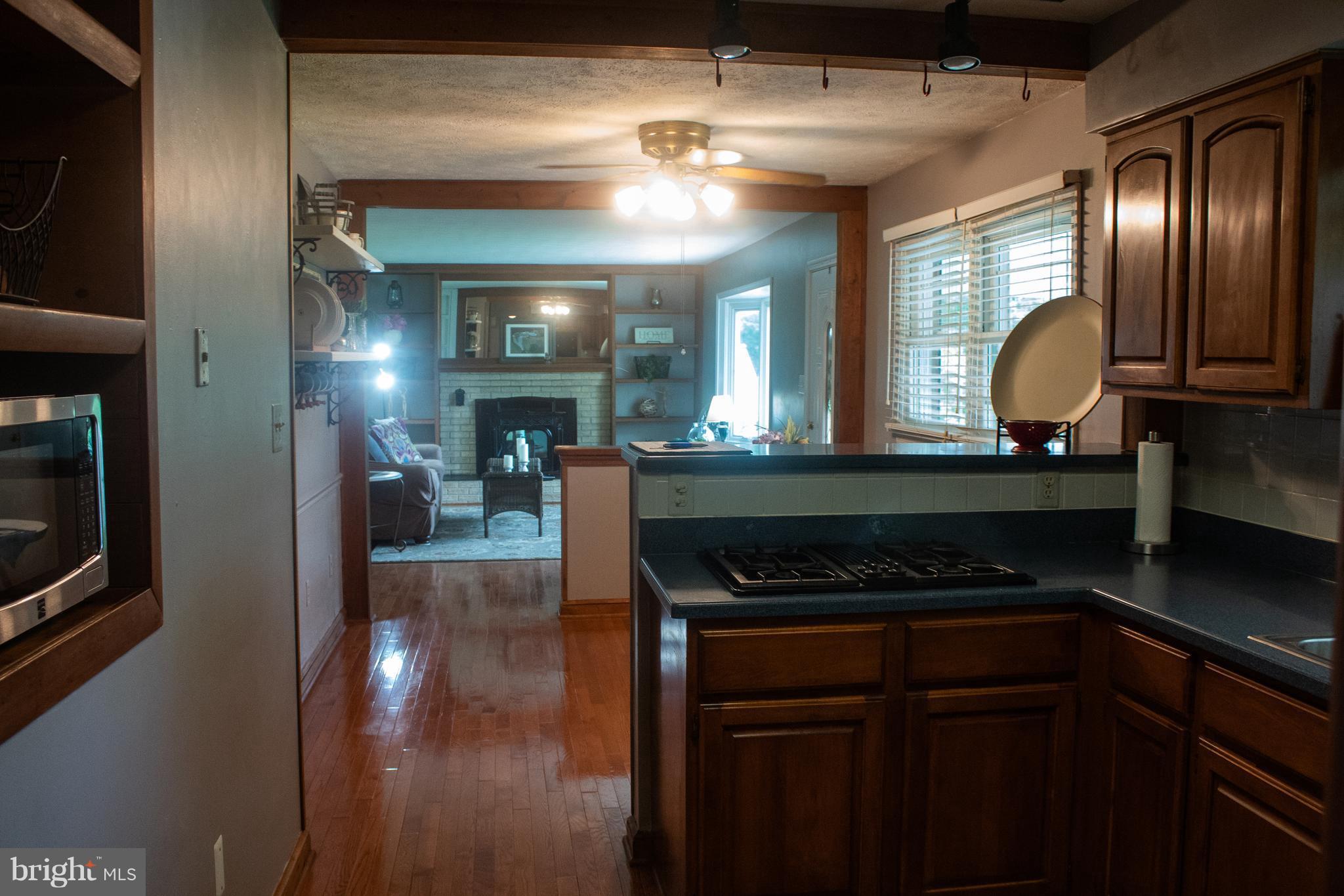 11616 Lucasville Road Manassas, VA 20112 - Photo 5 of 22 FAMILY, BREAKFAST NOOK AND KITCHEN