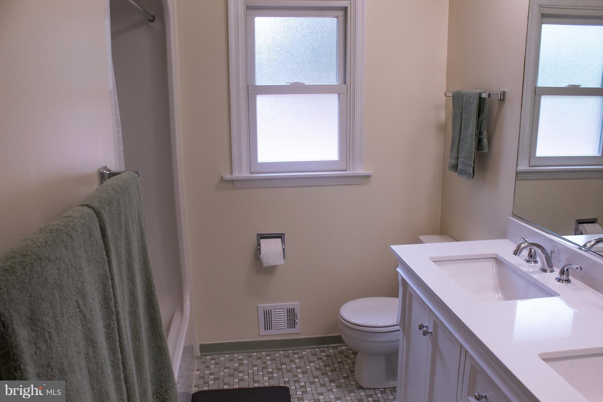 11616 Lucasville Road Manassas, VA 20112 - Photo 10 of 22 MAIN LEVEL BATH