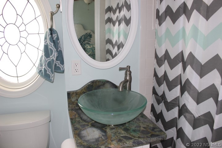 827 11th Avenue New Smyrna Beach, FL 32169 - Photo 14 of 21 a bathroom with a sink and a mirror