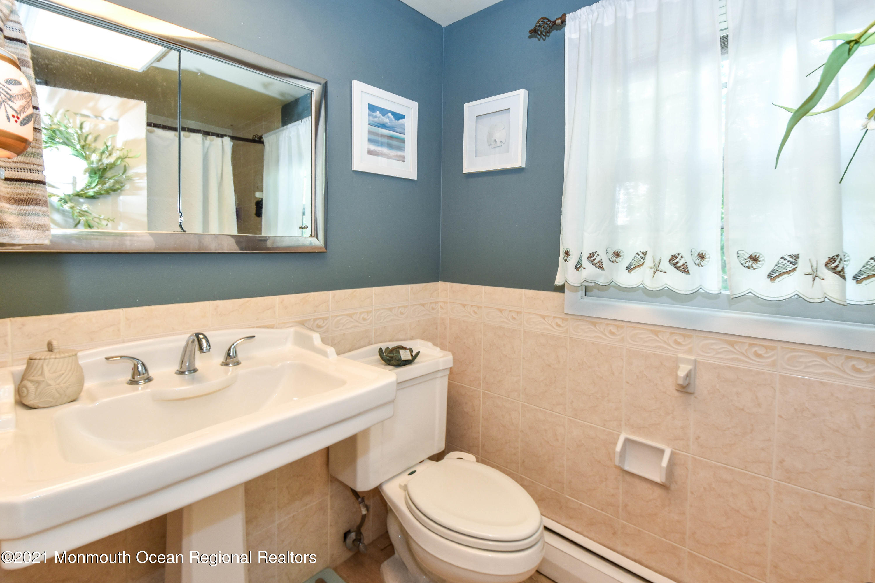 353 Lloyd Road Matawan, NJ 07747 - Photo 15 of 18 13 Full Bath