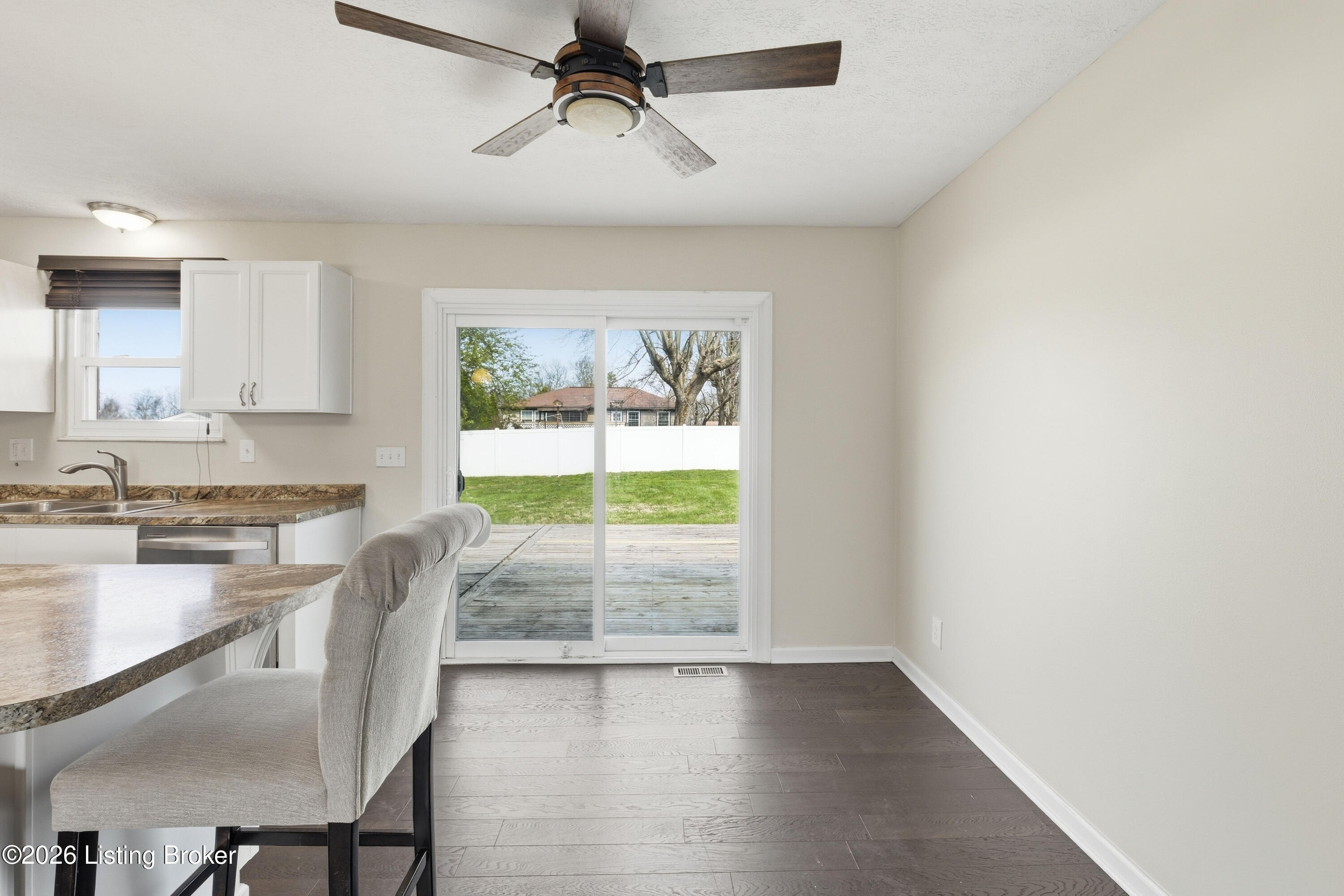 6305 Linstead Road Louisville, KY 40228 - Photo 12 of 51 11_6305linstead_louisvillerealestatemedi