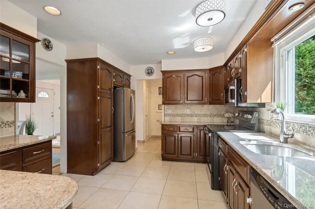 $1,399,000 | 6 Overhill Lane, Roslyn, NY 11576