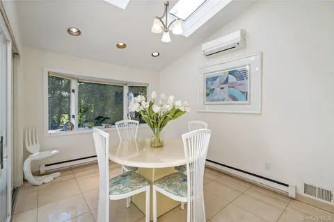 $1,399,000 | 6 Overhill Lane, Roslyn, NY 11576