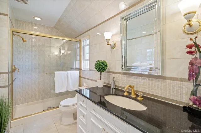 $1,399,000 | 6 Overhill Lane, Roslyn, NY 11576