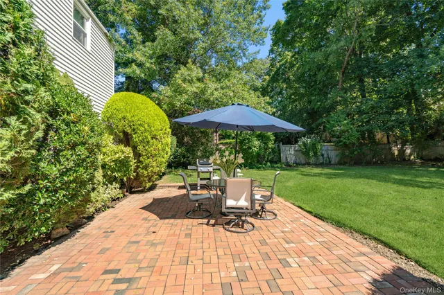 $1,399,000 | 6 Overhill Lane, Roslyn, NY 11576