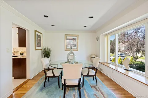 $1,399,000 | 6 Overhill Lane, Roslyn, NY 11576