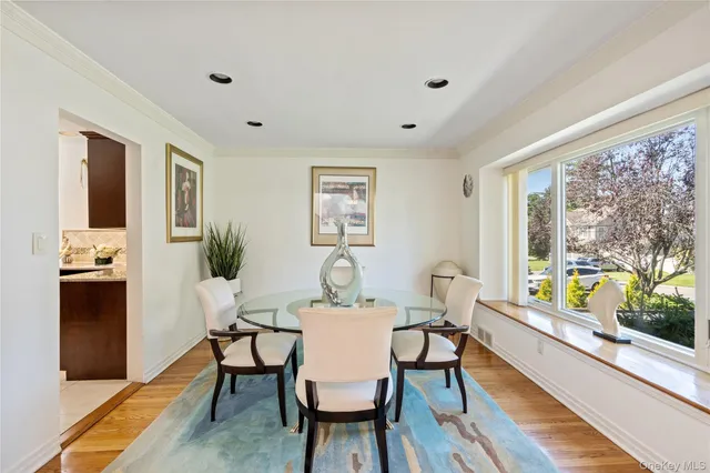 $1,399,000 | 6 Overhill Lane, Roslyn, NY 11576