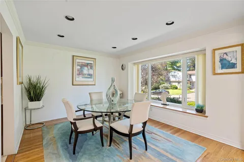 $1,399,000 | 6 Overhill Lane, Roslyn, NY 11576