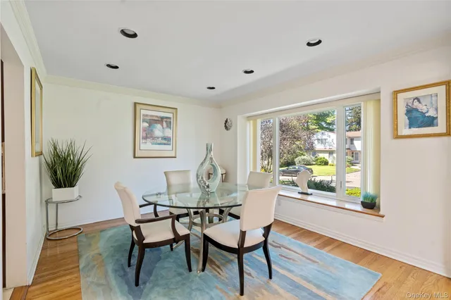 $1,399,000 | 6 Overhill Lane, Roslyn, NY 11576