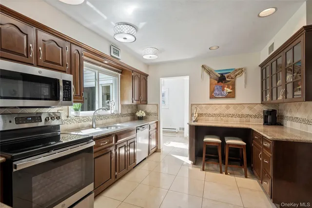 $1,399,000 | 6 Overhill Lane, Roslyn, NY 11576