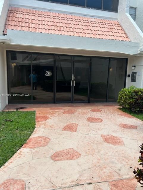 303 Racquet Club Road, Unit 106 Weston, FL 33326 - Photo 17 of 23 a backyard of a house