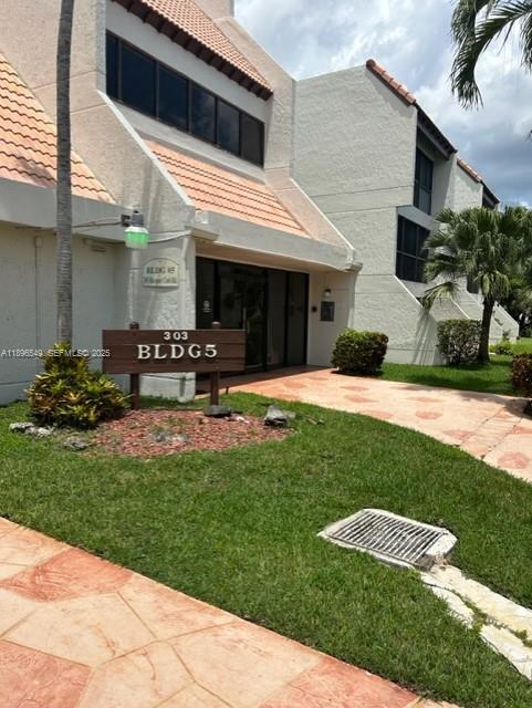 303 Racquet Club Road, Unit 106 Weston, FL 33326 - Photo 4 of 23 a view of a house with a yard and sitting area