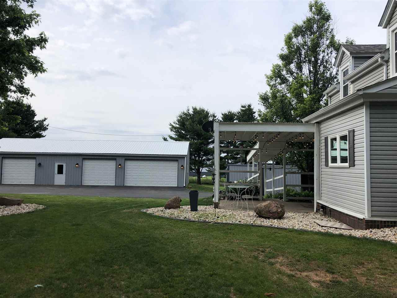 3741 Wempletown Road Rockford, IL 61101 - Photo 2 of 21 Gallery Image 2