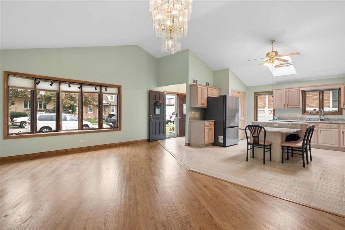 7645 West Rascher Avenue Chicago, IL 60656 - Photo 4 of 38 Gallery Image 4