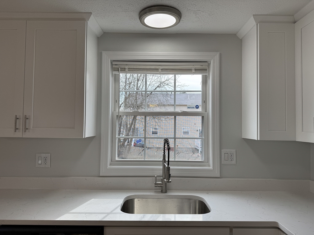 9 Packard Street, Unit 9 Lawrence, MA 01843 - Photo 6 of 23