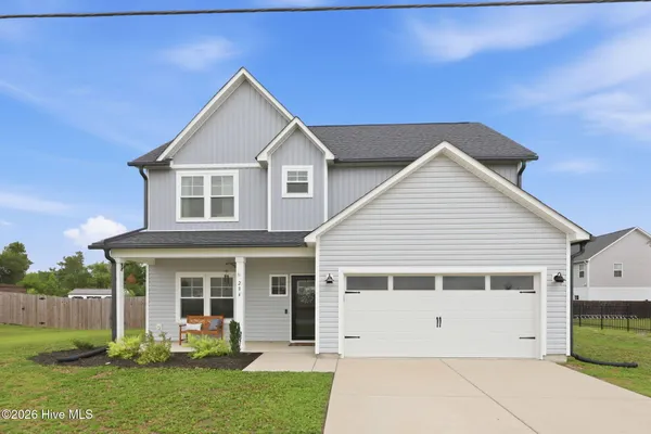 $375,000 | 284 East Ivybridge Drive, Hubert, NC 28539